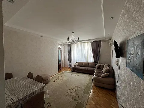 Satılır 3 otaqlı mənzil 95 m² — Bakı, Memar Əcəmi yanı 3 otaq 95.00 m²