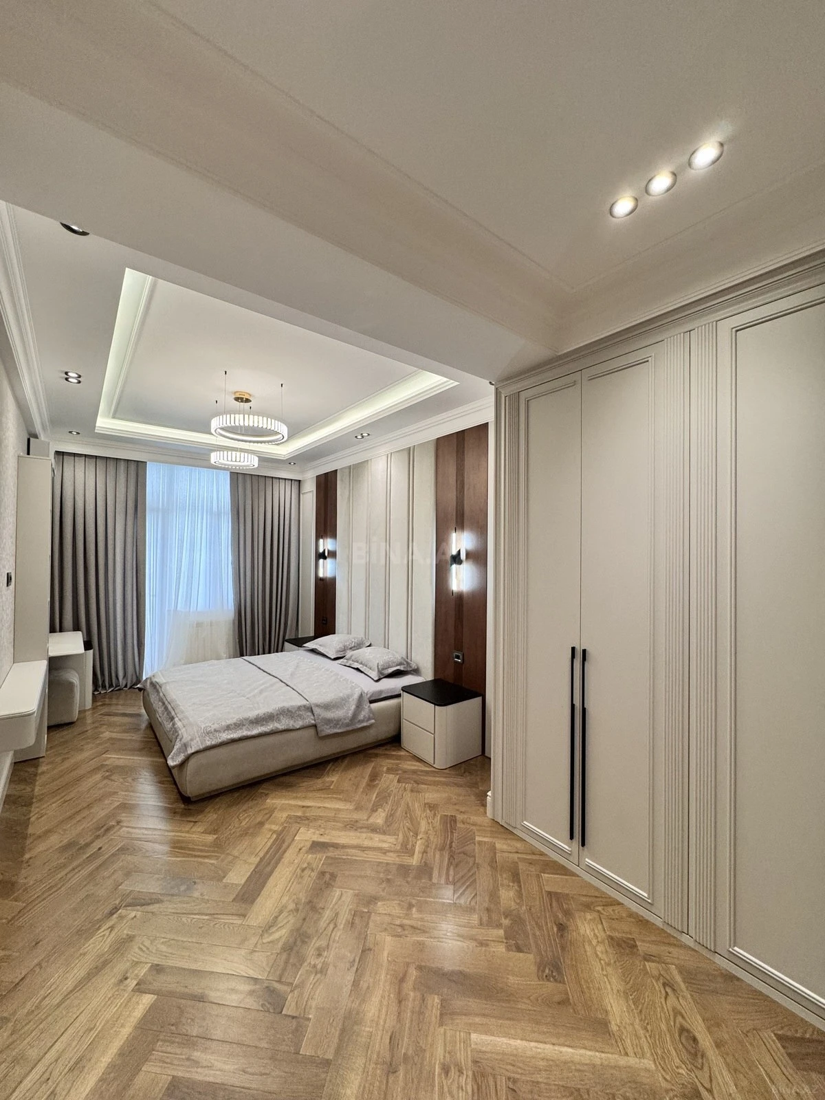 Satılır 4 otaqlı mənzil 165 m²