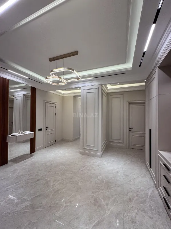 Satılır 4 otaqlı mənzil 165 m²