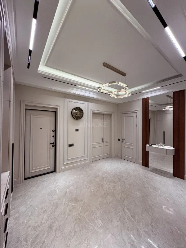 Satılır 4 otaqlı mənzil 165 m²