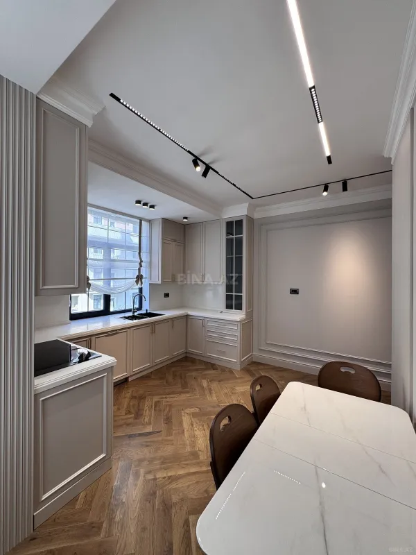 Satılır 4 otaqlı mənzil 165 m²