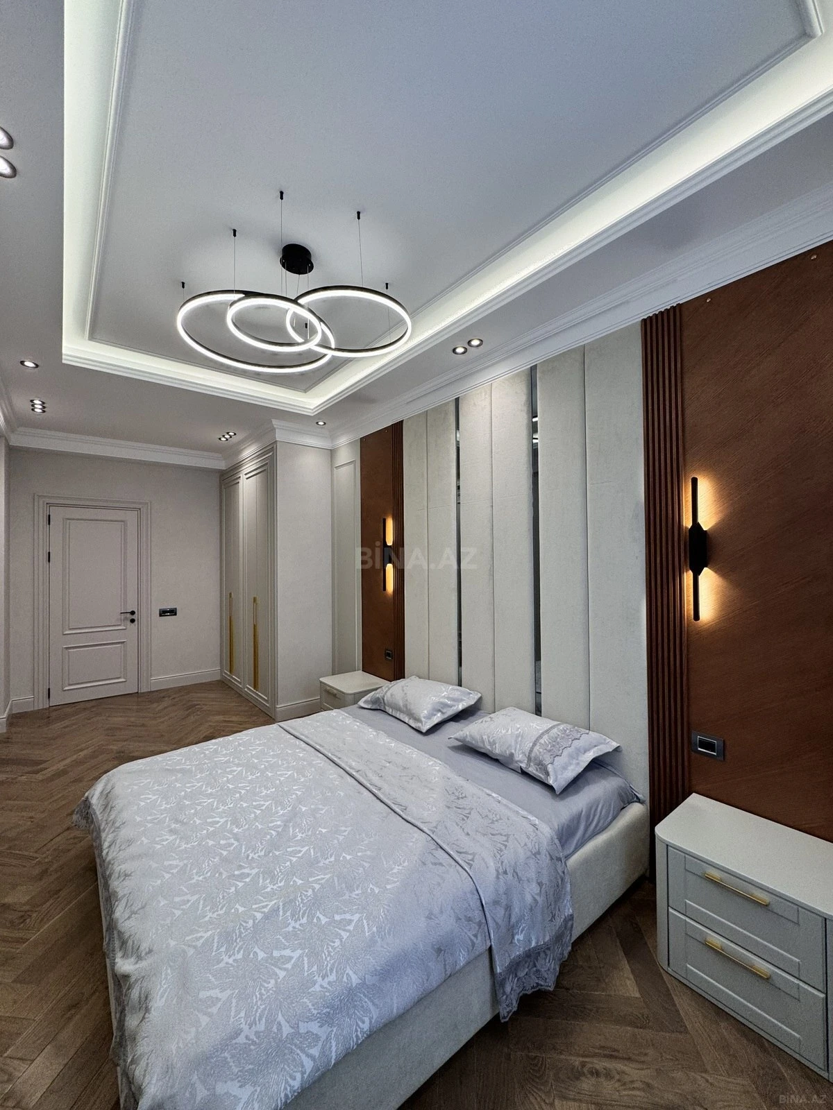 Satılır 4 otaqlı mənzil 165 m²