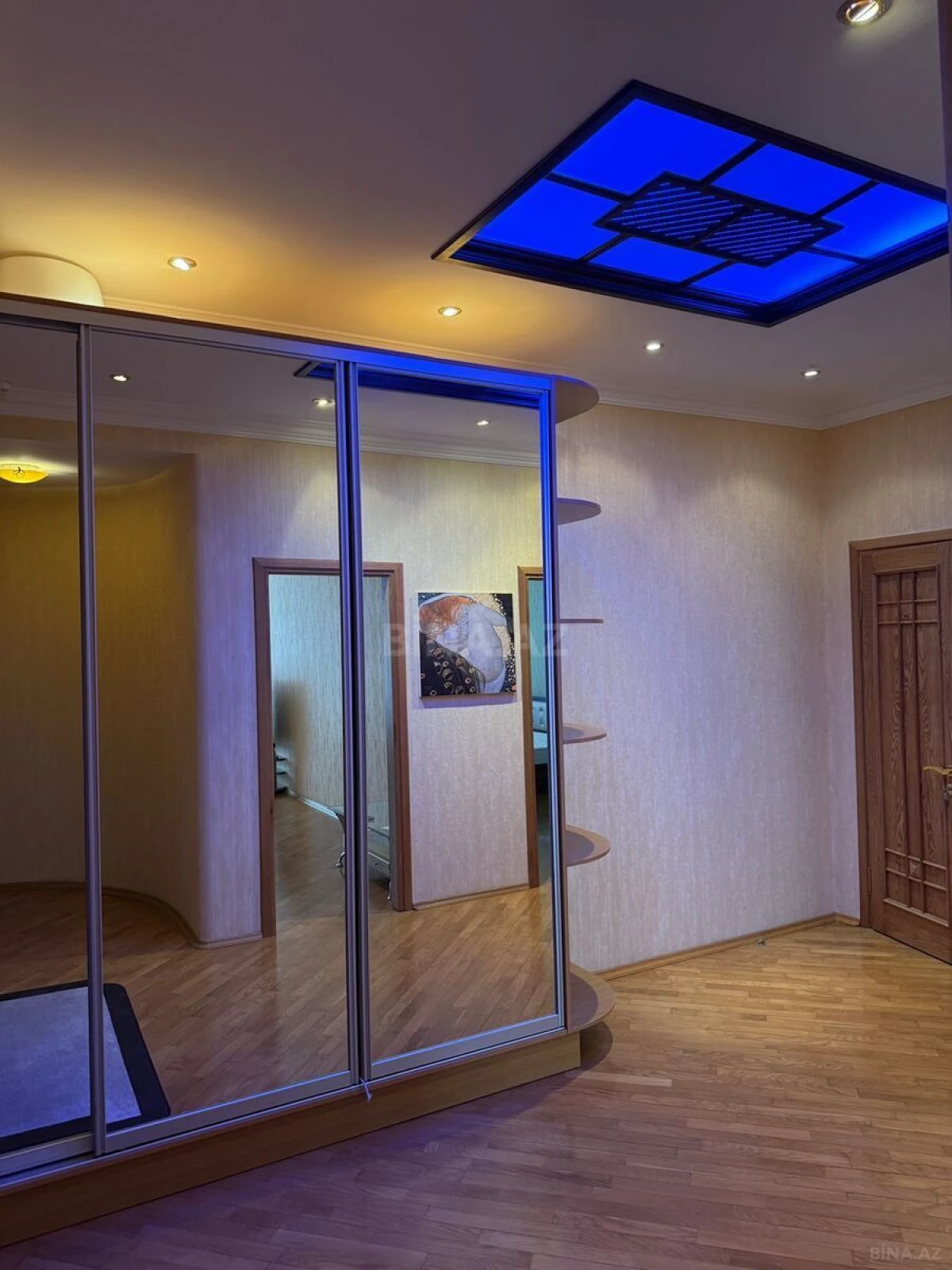 Kirayə verilir 2 otaqlı mənzil 101 m²