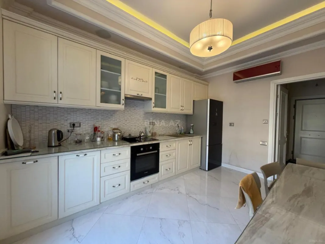 Kirayə verilir 3 otaqlı mənzil 111 m²