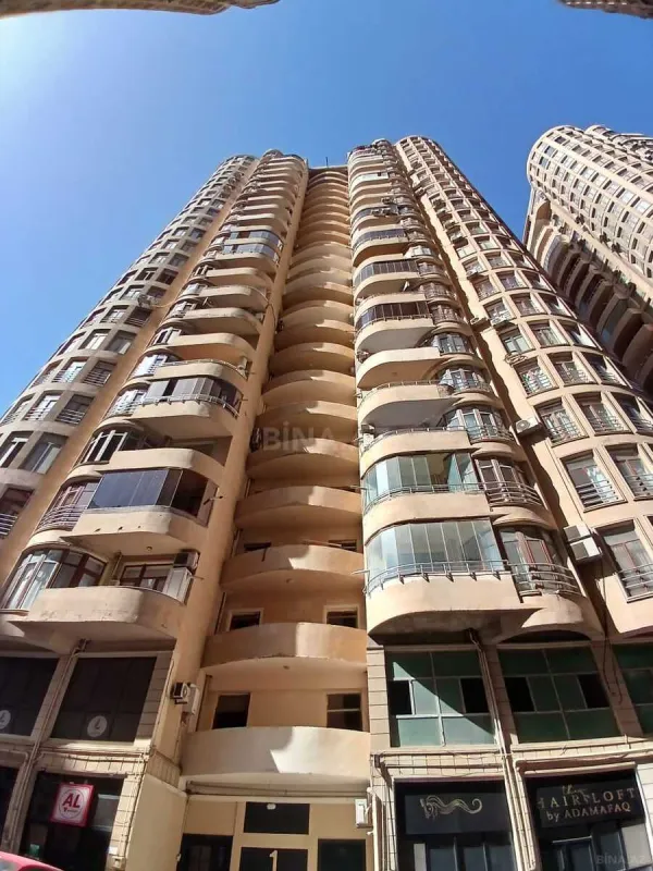 Satılır 4 otaqlı mənzil 160 m²