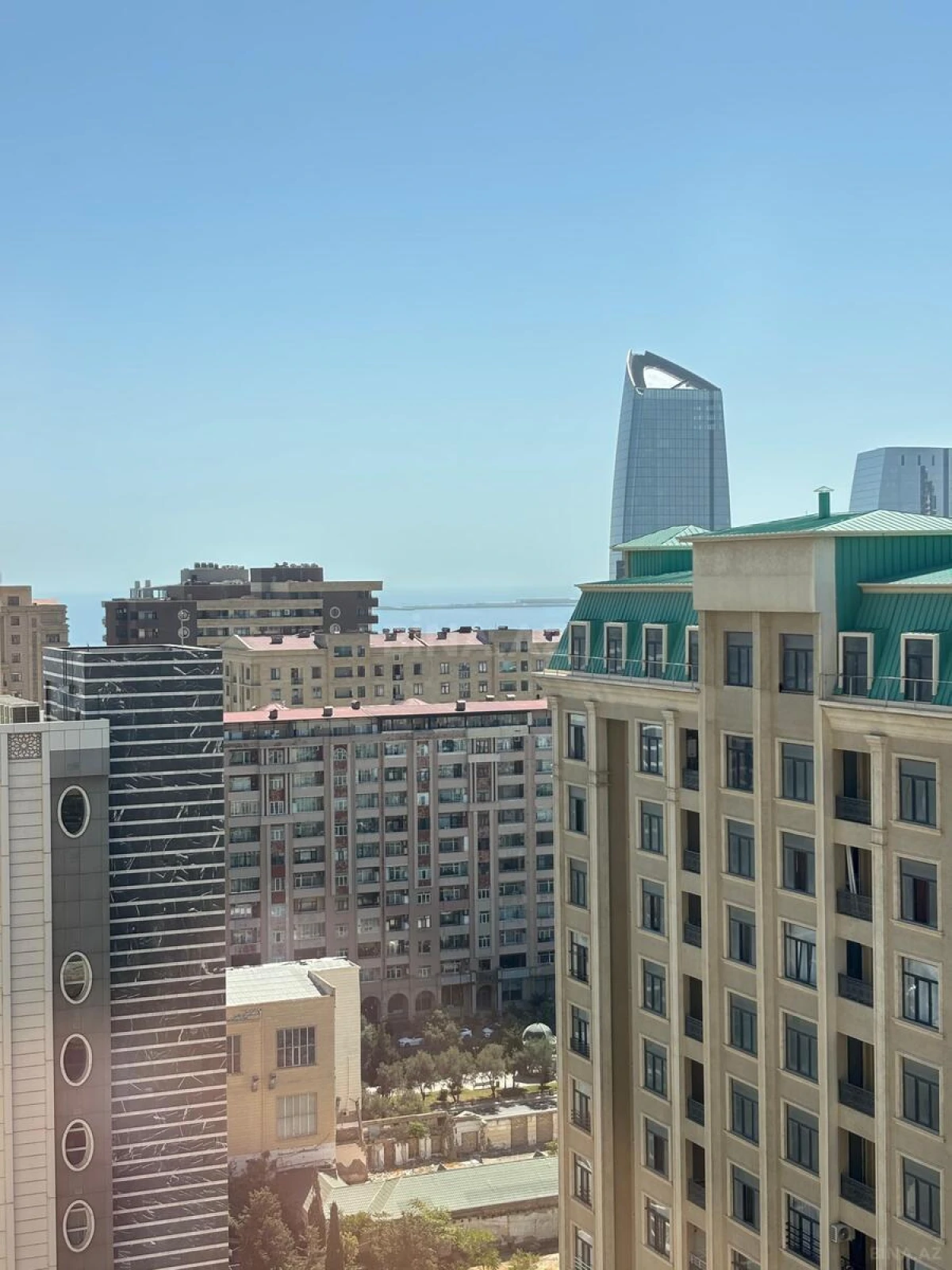 Satılır 4 otaqlı mənzil 160 m²