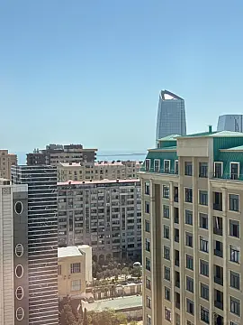 Satılır 4 otaqlı mənzil 160 m²