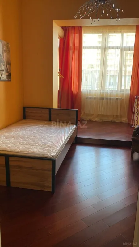 Kirayə verilir 3 otaqlı mənzil 95 m²
