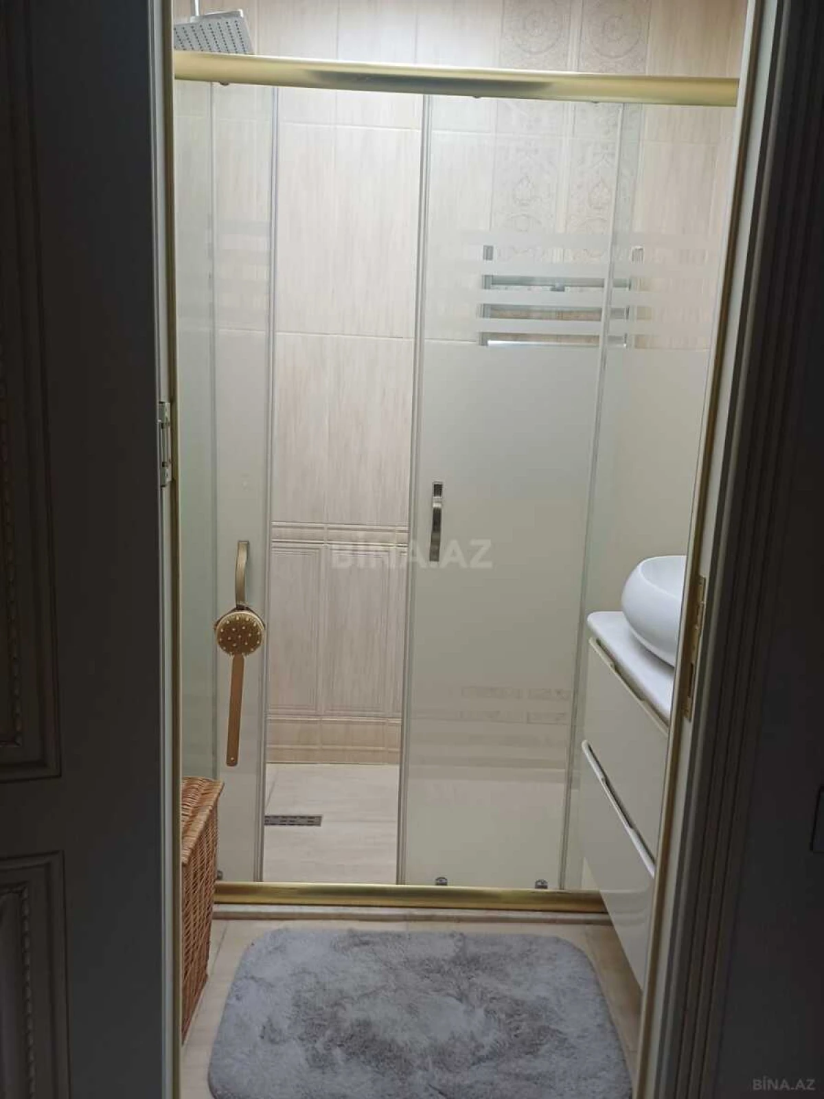 Kirayə verilir 2 otaqlı mənzil 118 m²