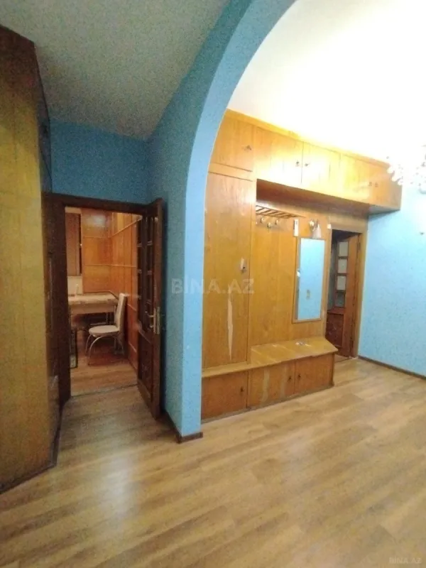 Satılır 4 otaqlı mənzil 100 m²