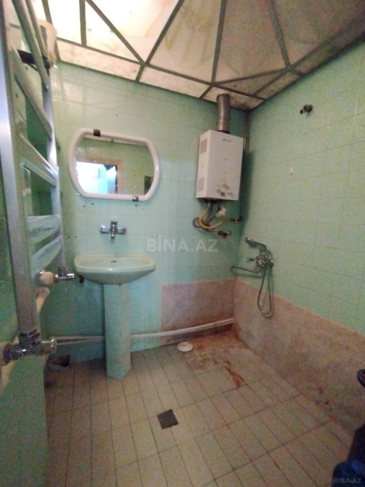 Satılır 4 otaqlı mənzil 100 m²