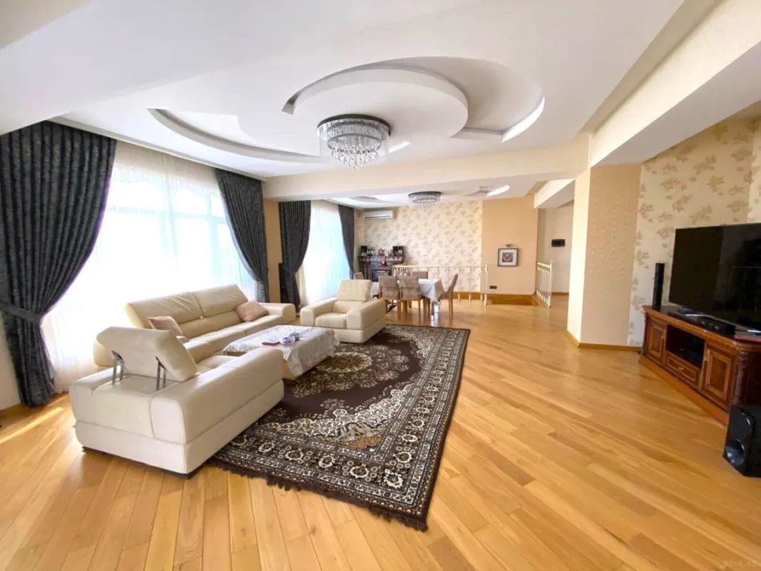 Satılır 5 otaqlı mənzil 330 m²