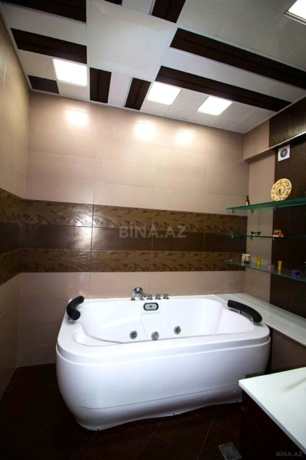 Satılır 5 otaqlı mənzil 330 m²