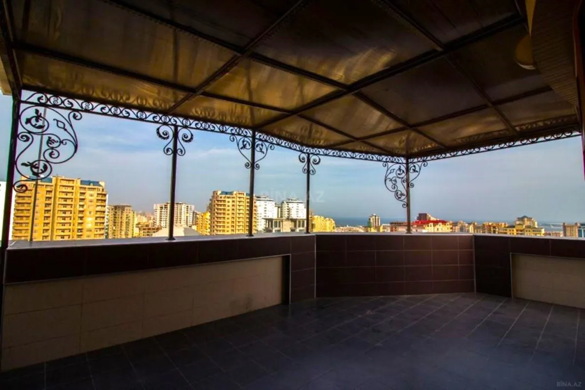 Satılır 5 otaqlı mənzil 330 m²