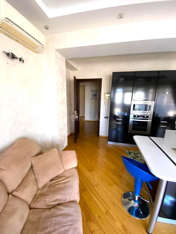 Satılır 5 otaqlı mənzil 330 m²