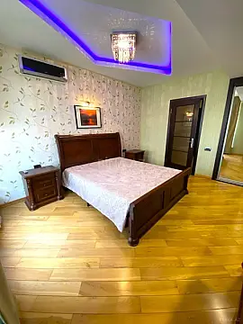 Satılır 5 otaqlı mənzil 330 m²