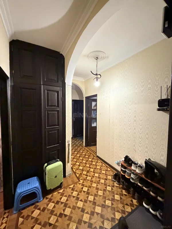 Satılır 4 otaqlı mənzil 100 m²