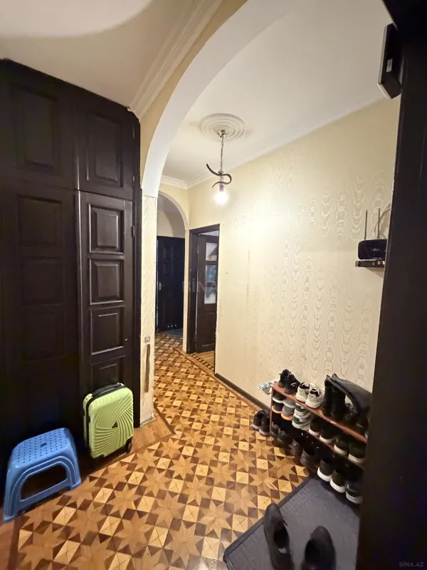 Satılır 4 otaqlı mənzil 100 m²