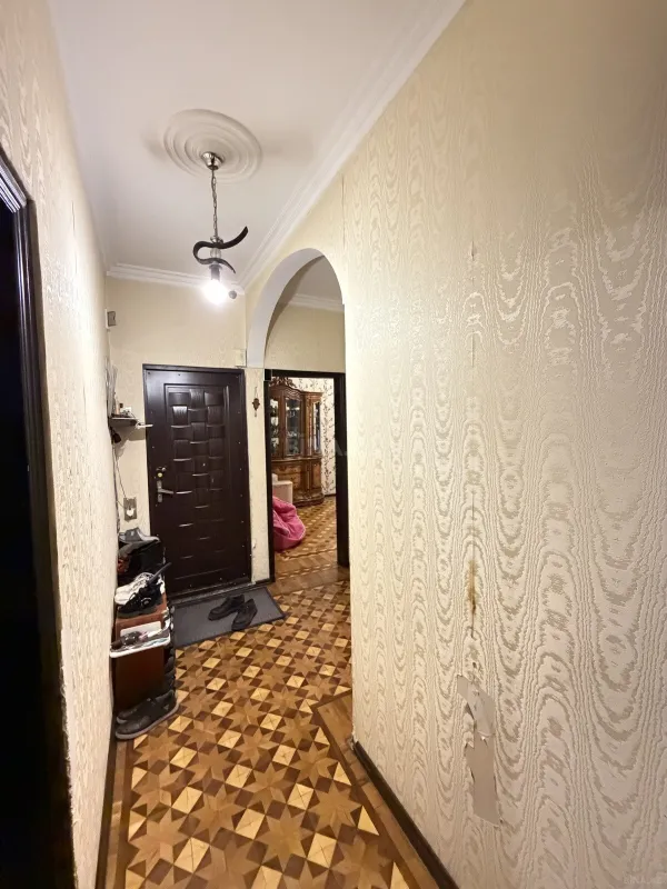 Satılır 4 otaqlı mənzil 100 m²