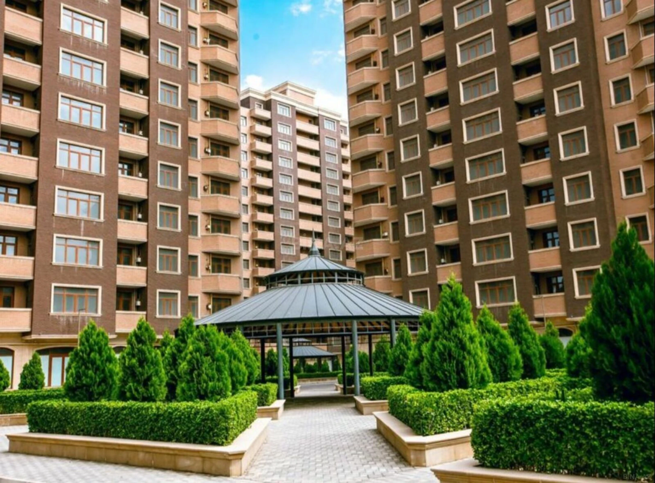 Satılır 3 otaqlı mənzil 151 m²