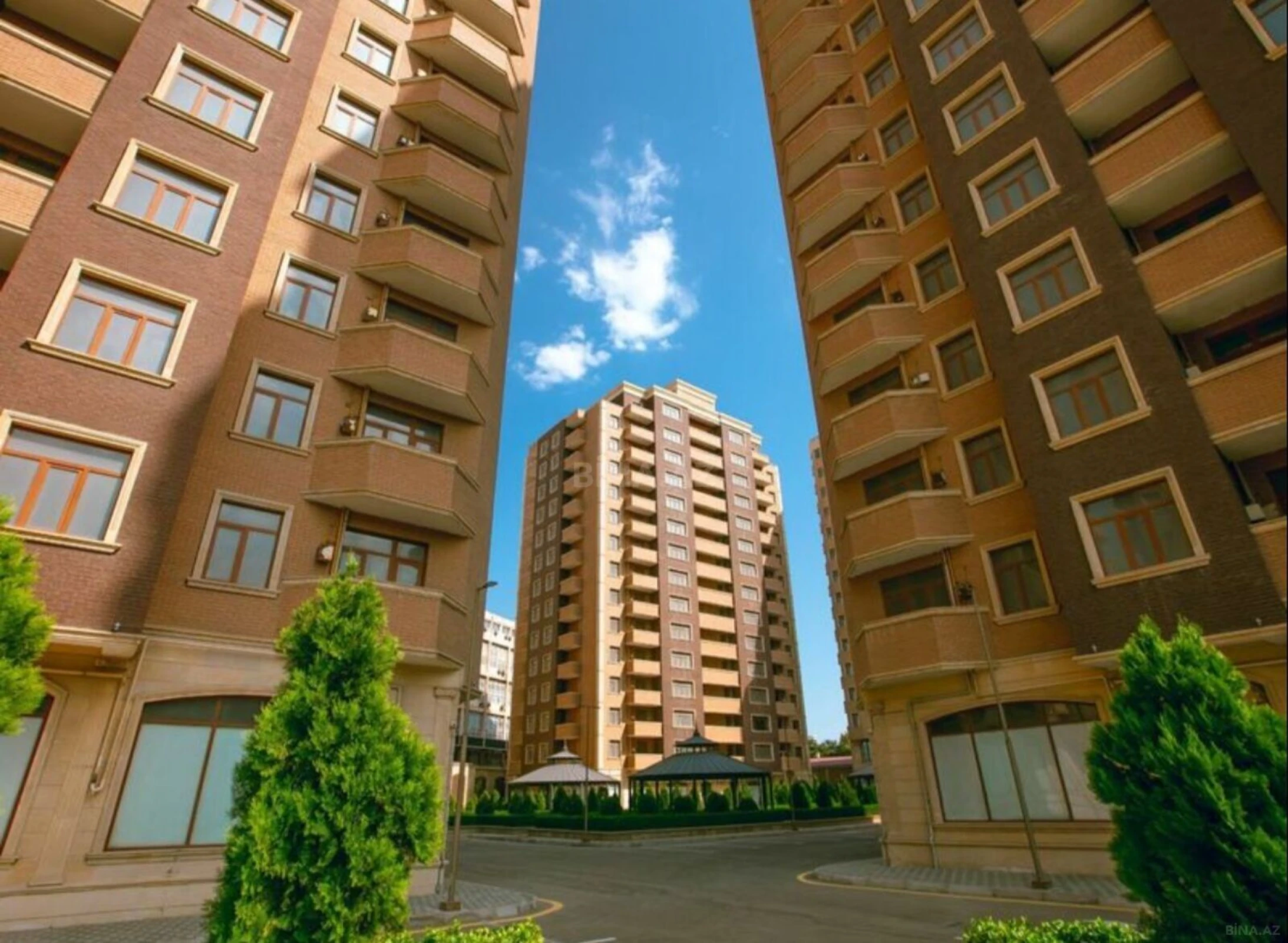 Satılır 3 otaqlı mənzil 151 m²