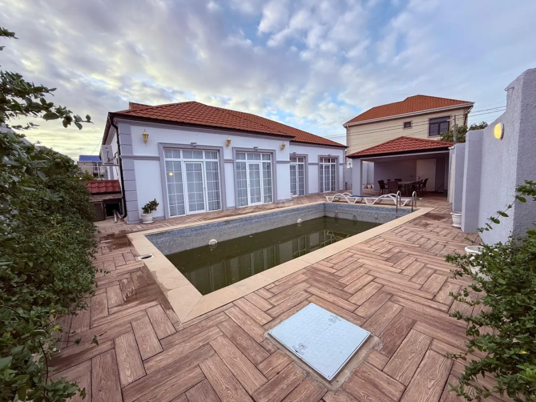 Satılır 5 otaqlı həyət evi 142 m²