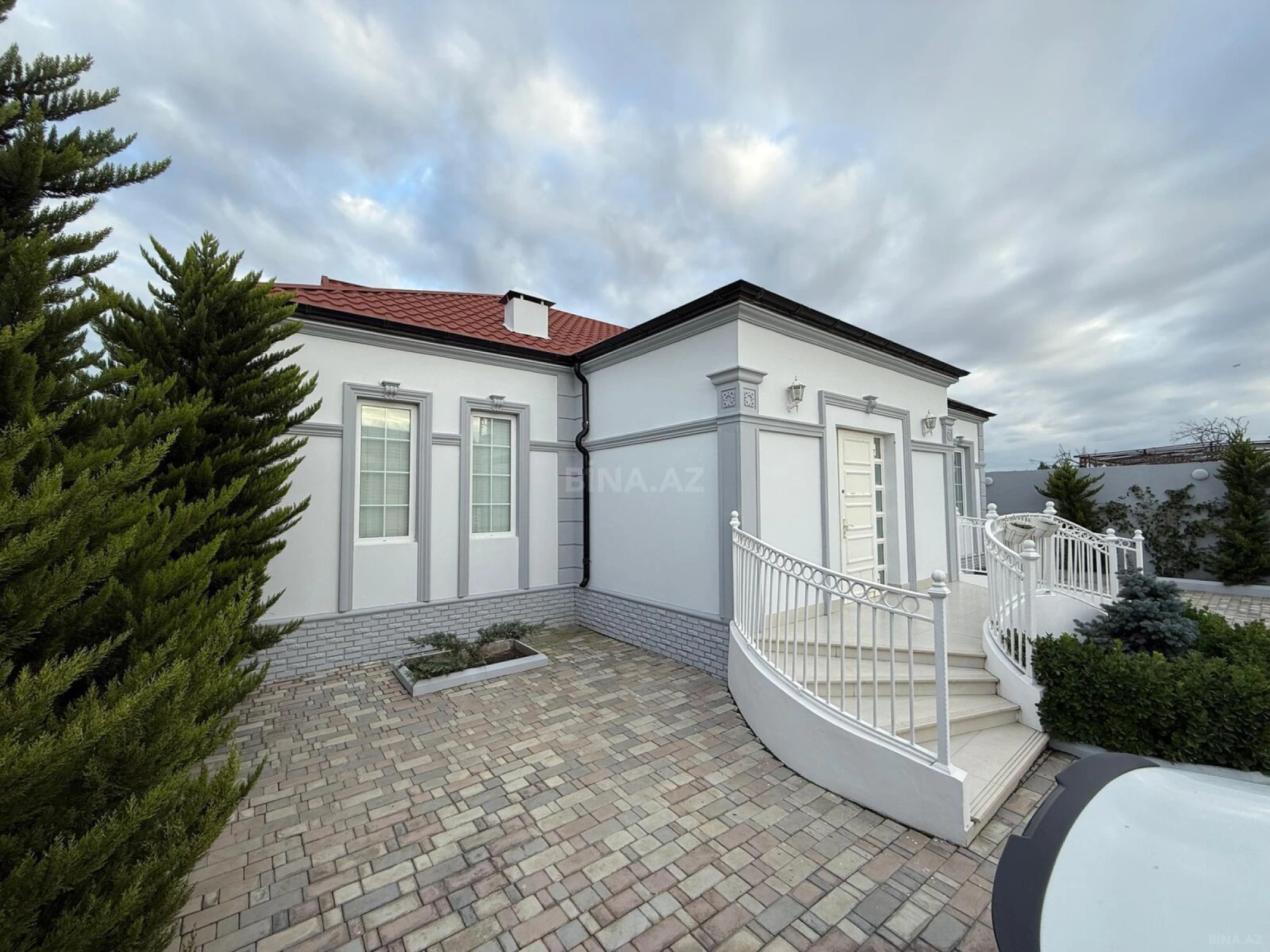 Satılır 5 otaqlı həyət evi 142 m²