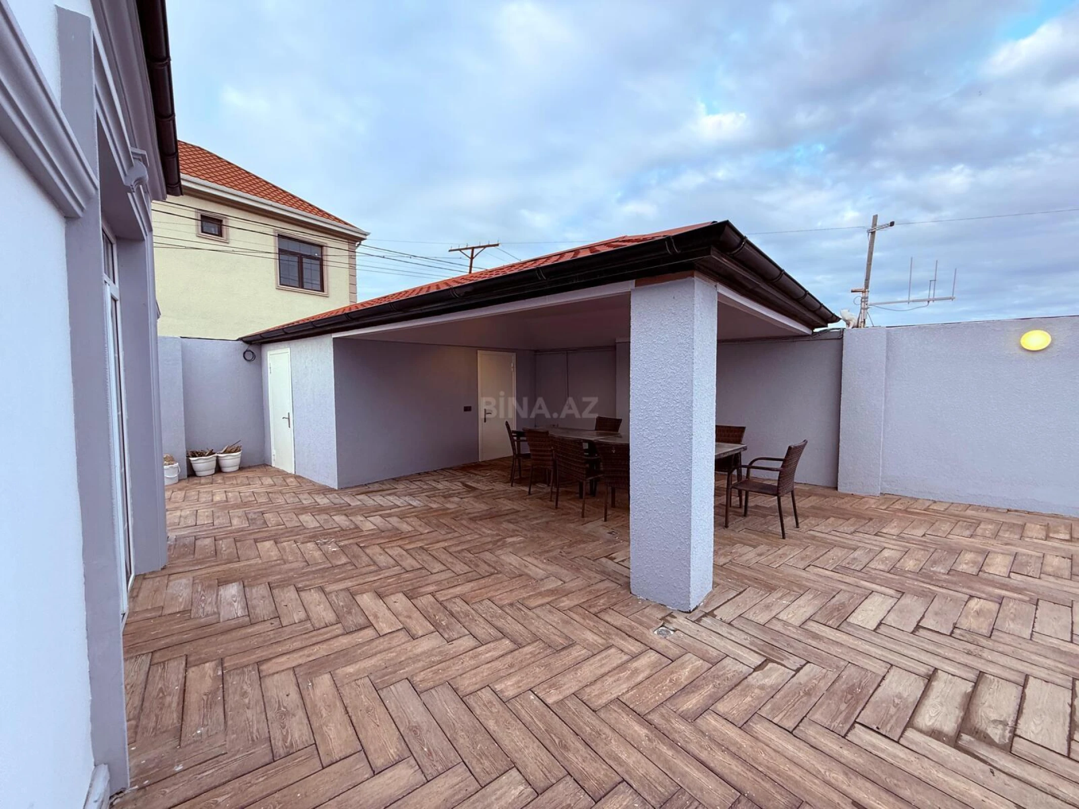 Satılır 5 otaqlı həyət evi 142 m²