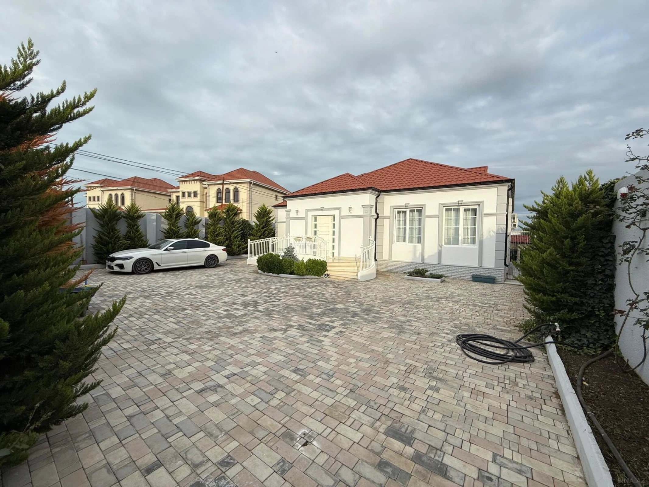 Satılır 5 otaqlı həyət evi 142 m²