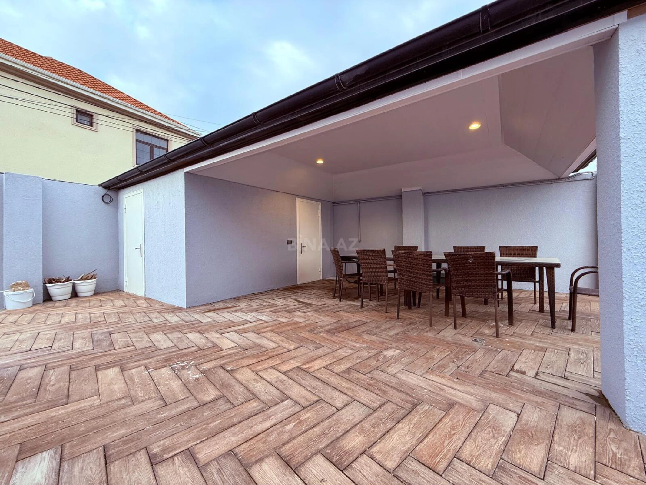 Satılır 5 otaqlı həyət evi 142 m²