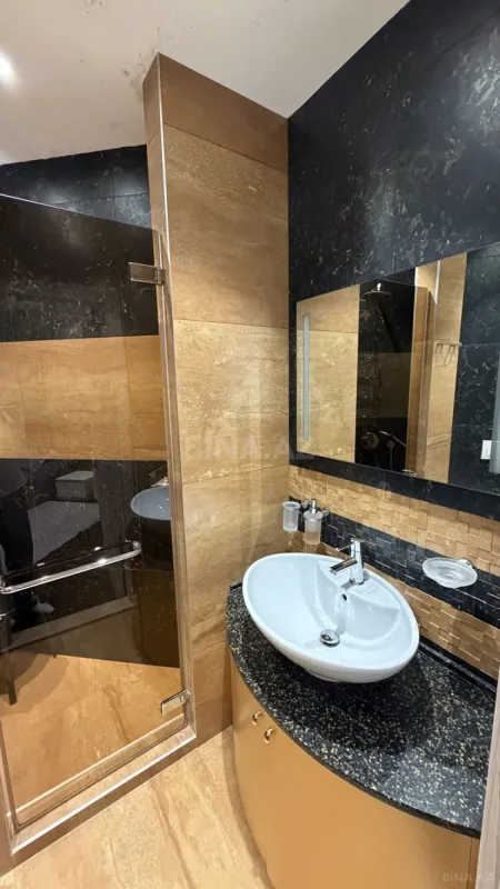 Satılır 3 otaqlı mənzil 140 m²