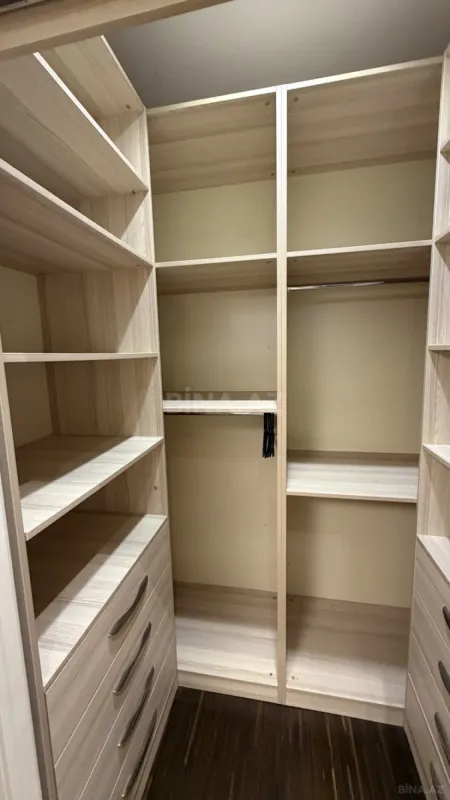 Satılır 3 otaqlı mənzil 140 m²