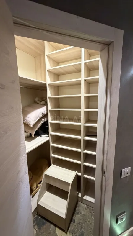 Satılır 3 otaqlı mənzil 140 m²