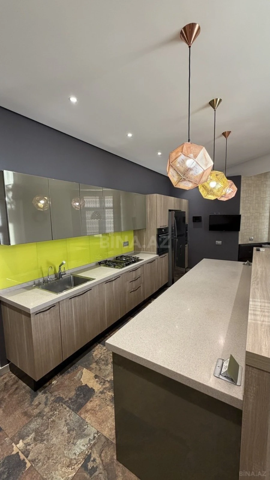 Satılır 3 otaqlı mənzil 140 m²