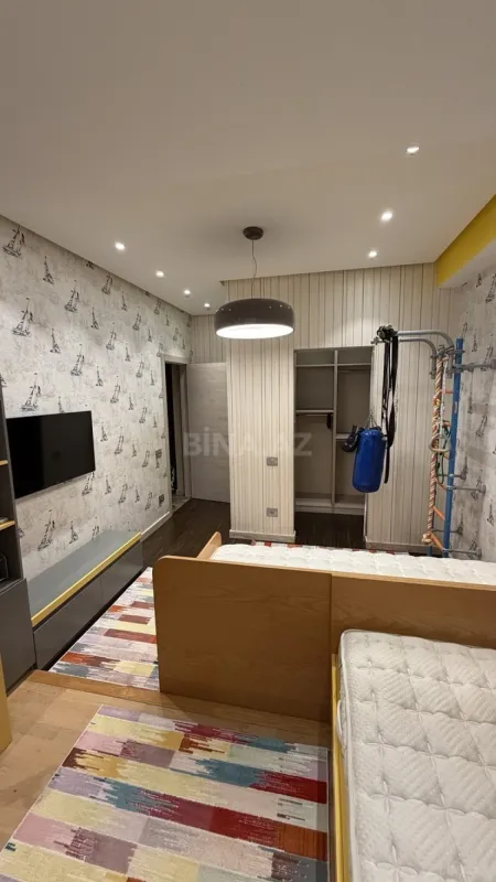 Satılır 3 otaqlı mənzil 140 m²