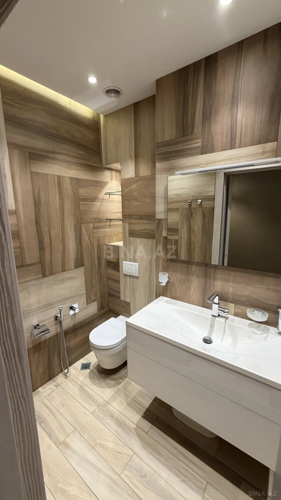 Satılır 3 otaqlı mənzil 140 m²