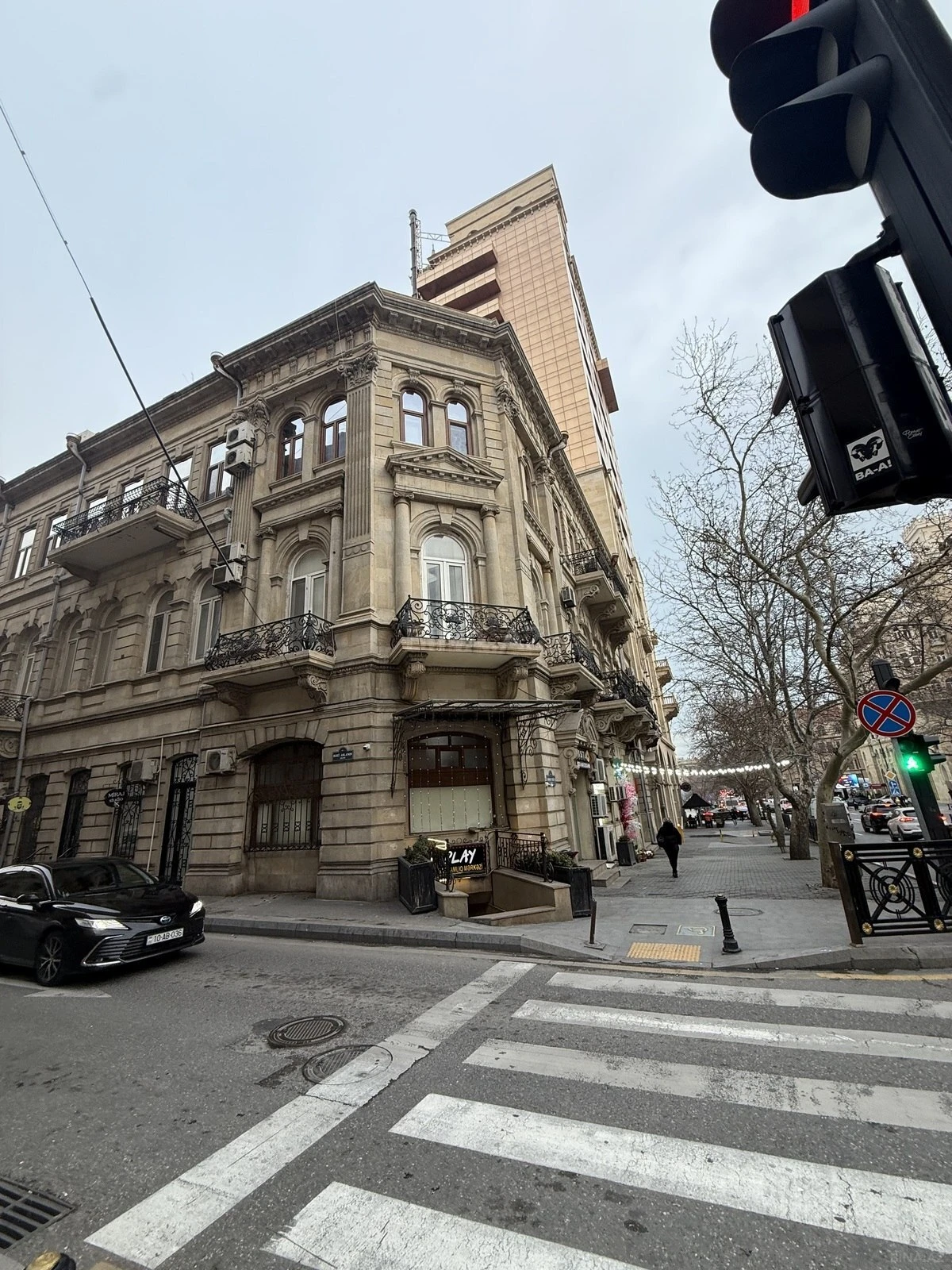 Satılır obyekt 380 m²