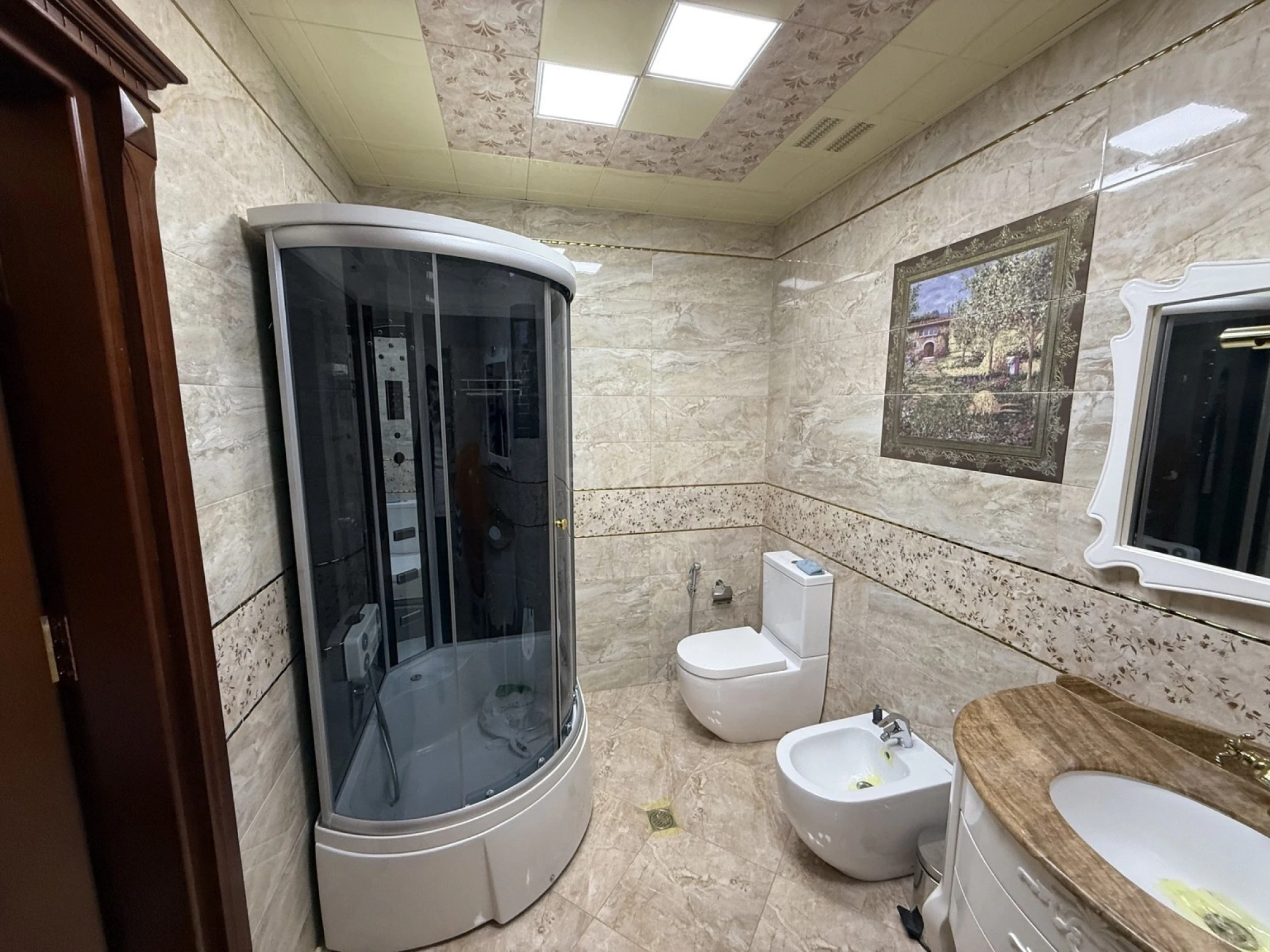 Satılır obyekt 380 m²