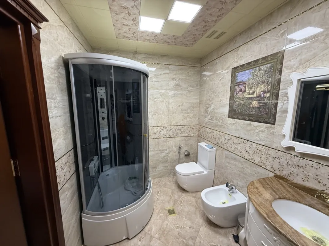 Satılır obyekt 380 m²