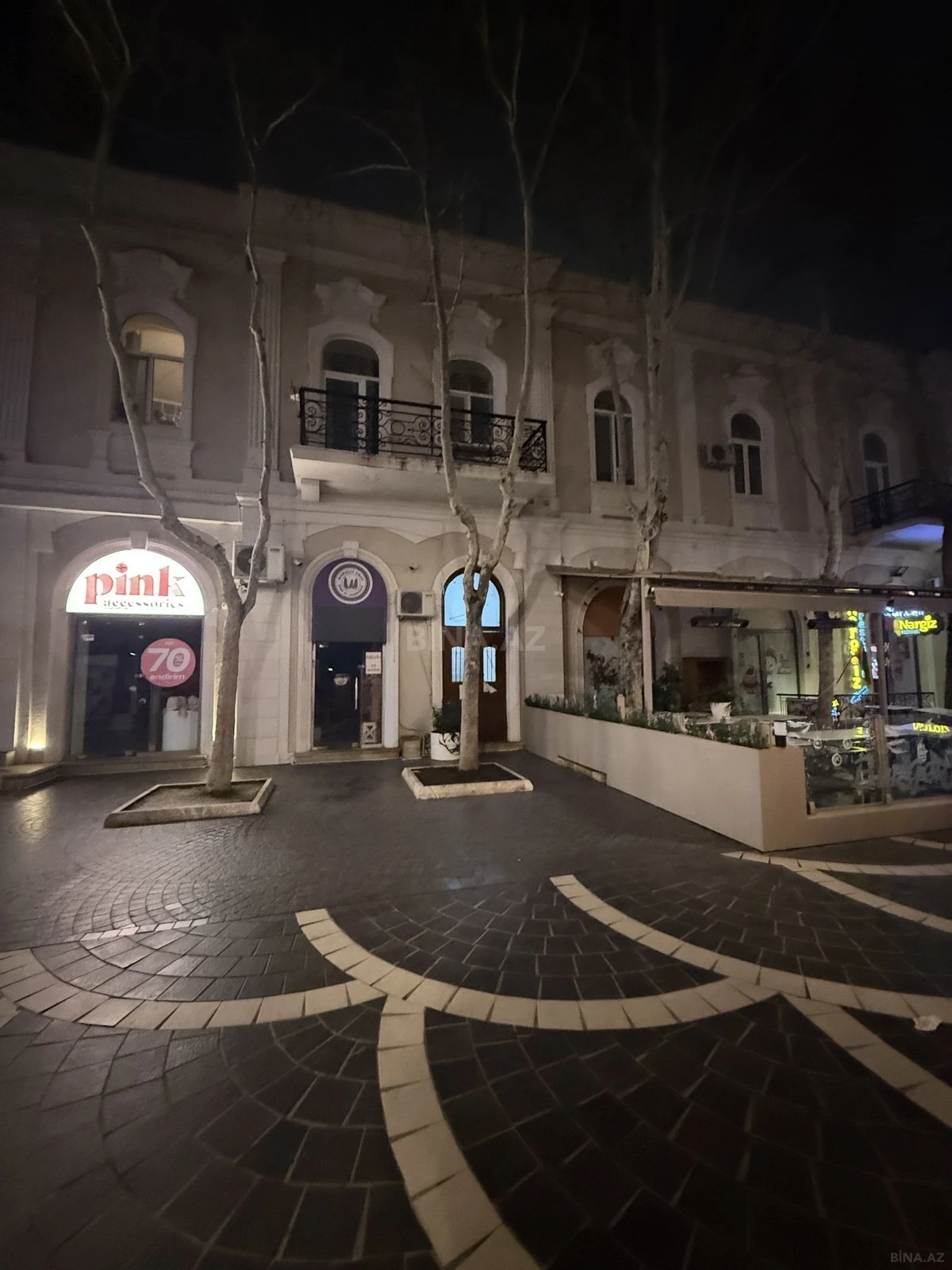 Satılır obyekt 380 m²