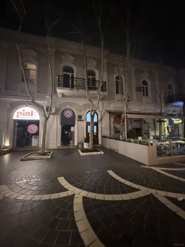 Satılır obyekt 380 m²