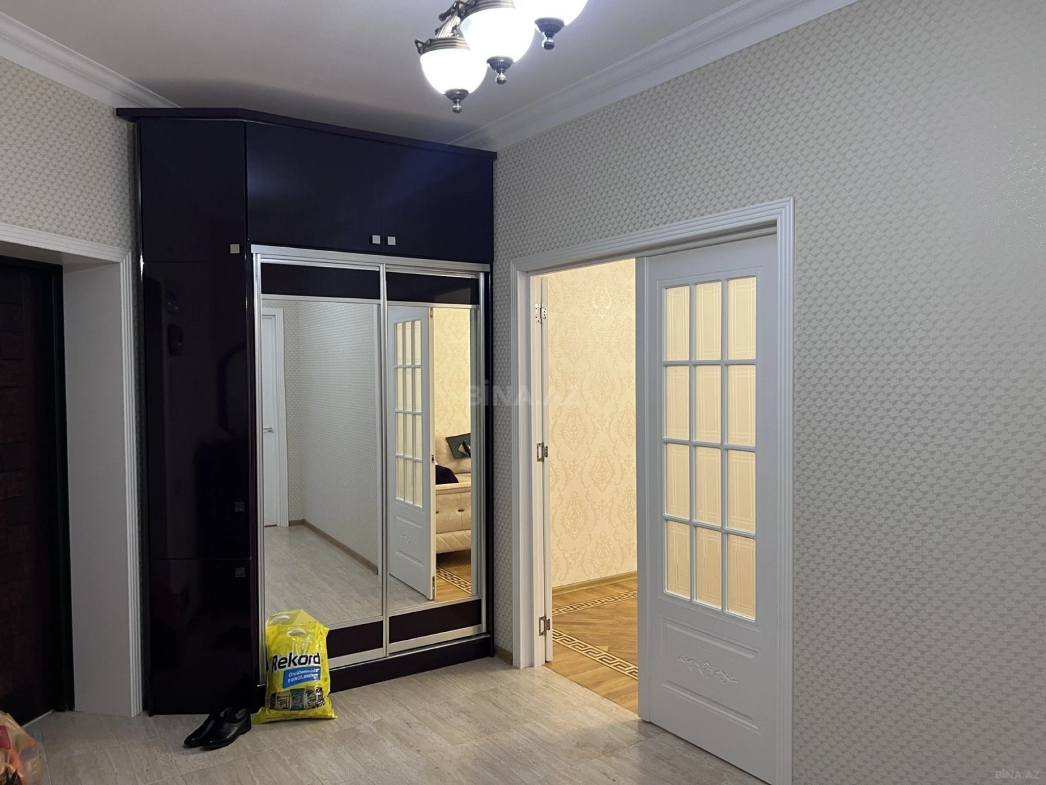 Kirayə verilir 2 otaqlı mənzil 120 m²