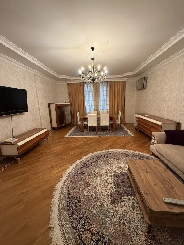 Kirayə verilir 2 otaqlı mənzil 120 m²