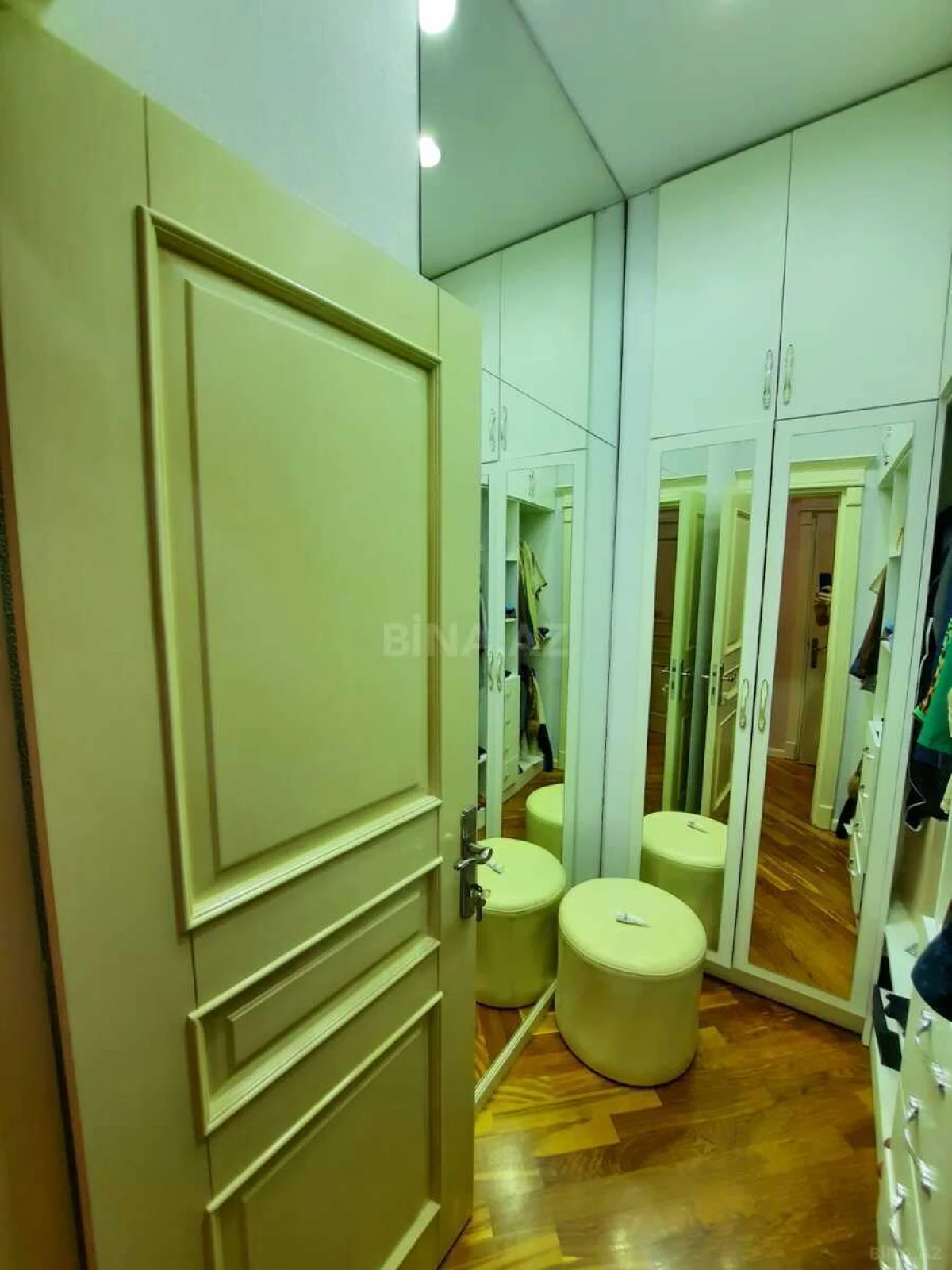 Kirayə verilir 3 otaqlı mənzil 134 m²