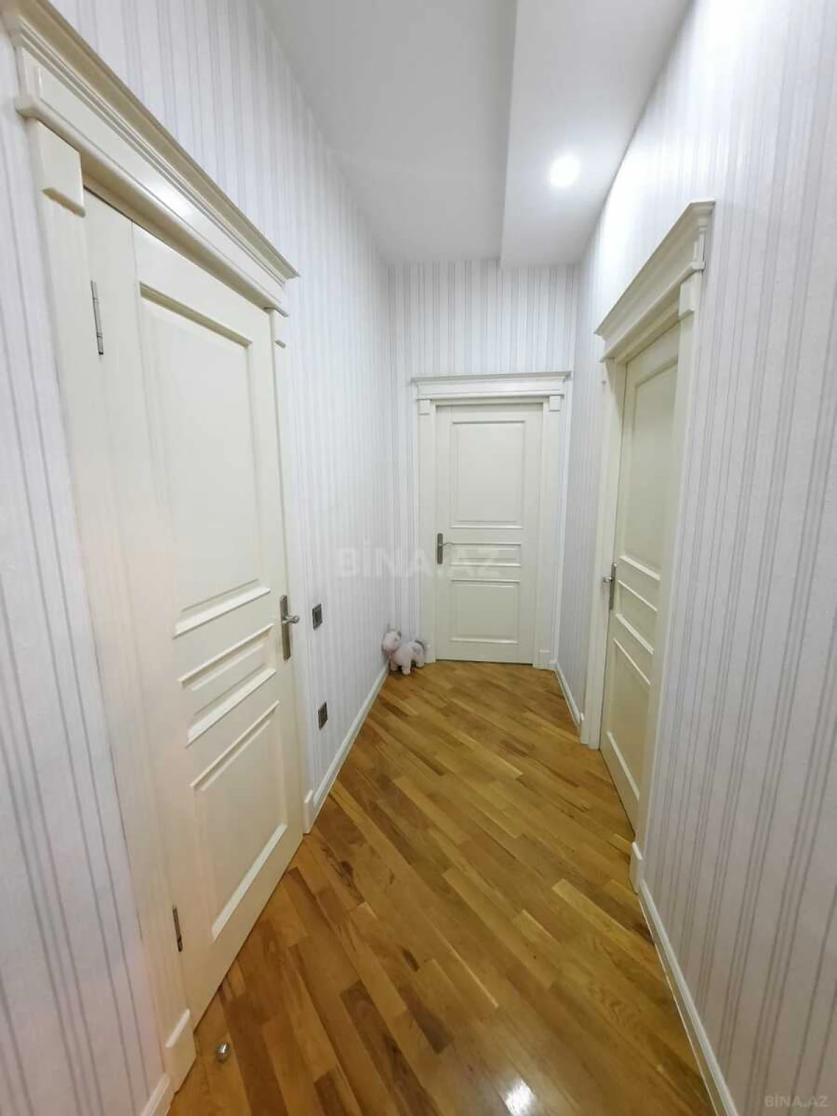 Kirayə verilir 3 otaqlı mənzil 134 m²