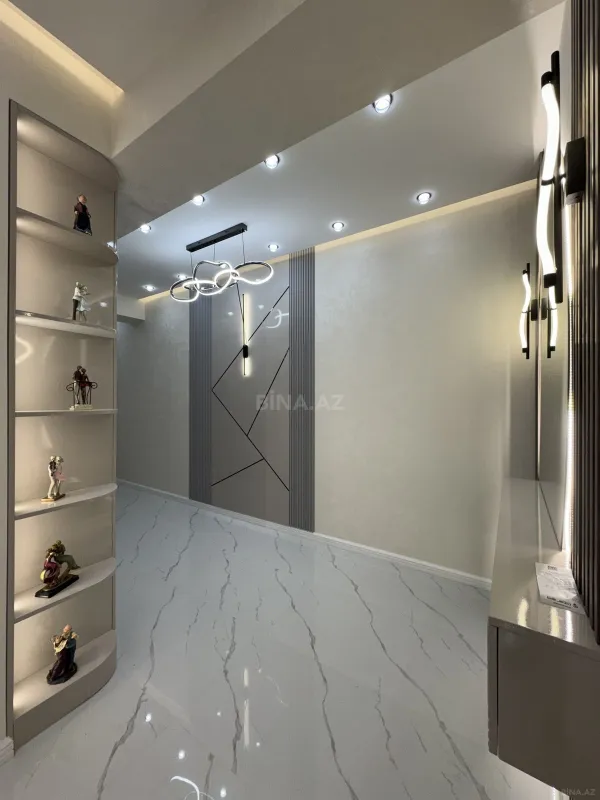 Satılır 3 otaqlı mənzil 135 m²