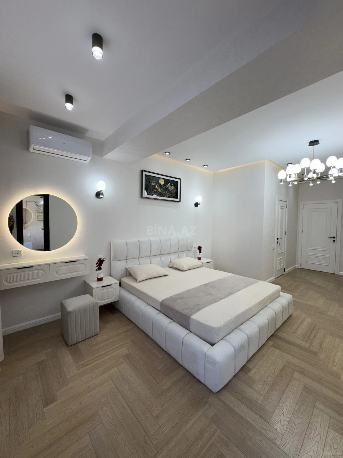 Satılır 3 otaqlı mənzil 135 m²