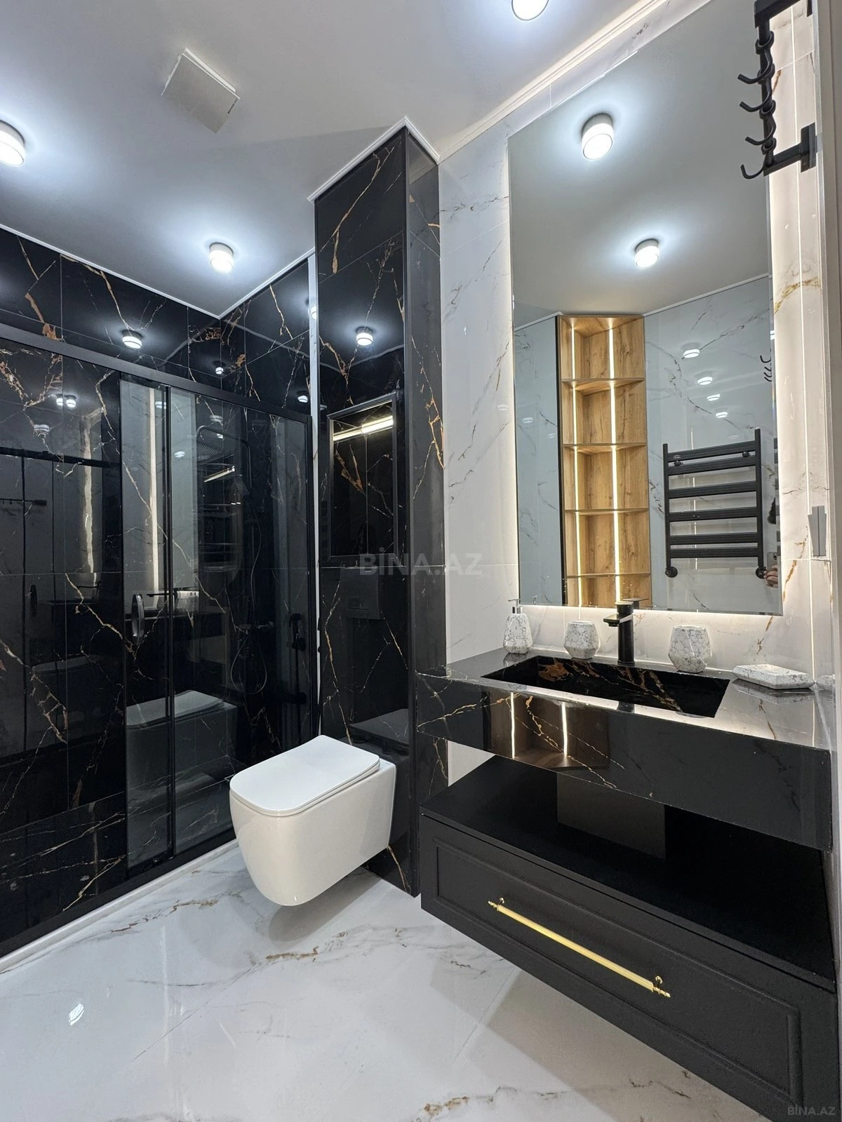 Satılır 3 otaqlı mənzil 135 m²
