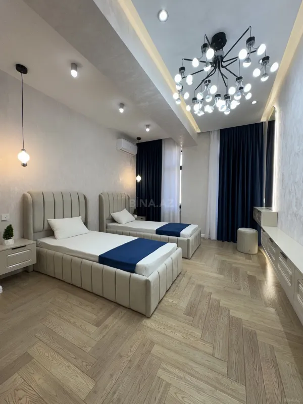 Satılır 3 otaqlı mənzil 135 m²