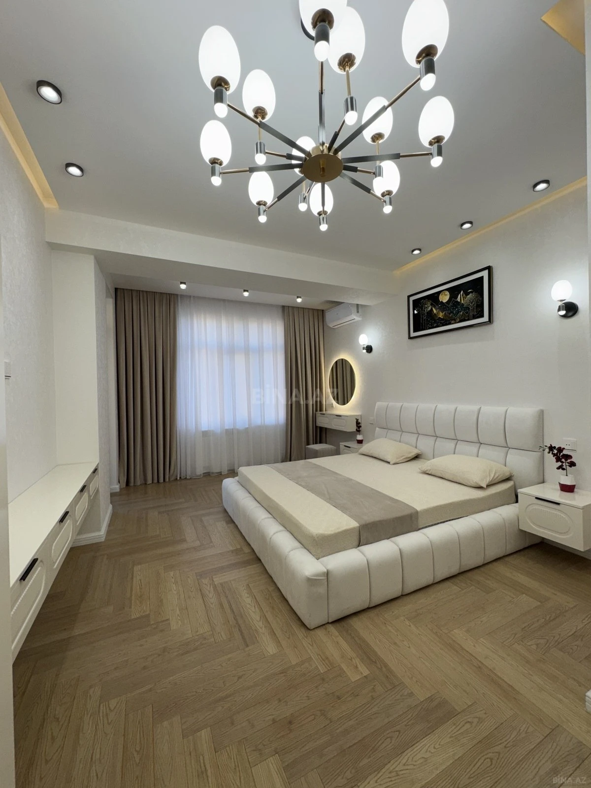 Satılır 3 otaqlı mənzil 135 m²